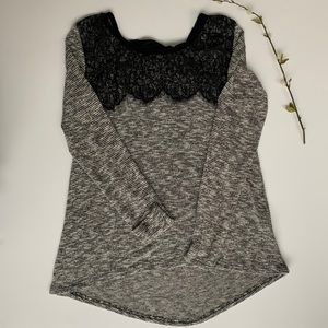 Moa Moa women’s size large top.